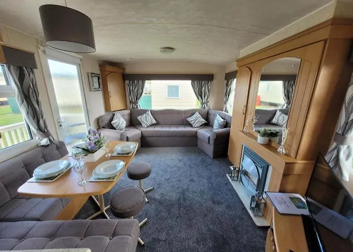 V13 - Golden Anchor, Pet Friendly, Wifi And Close To The Beach - Meadow Lakes Caravan & Lodge Hire