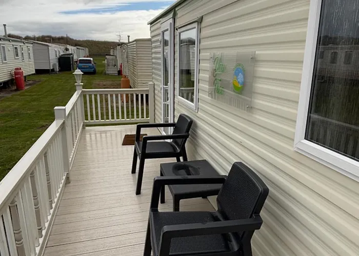 V13 - Golden Anchor, Pet Friendly, Wifi And Close To The Beach - Meadow Lakes Caravan & Lodge Hire