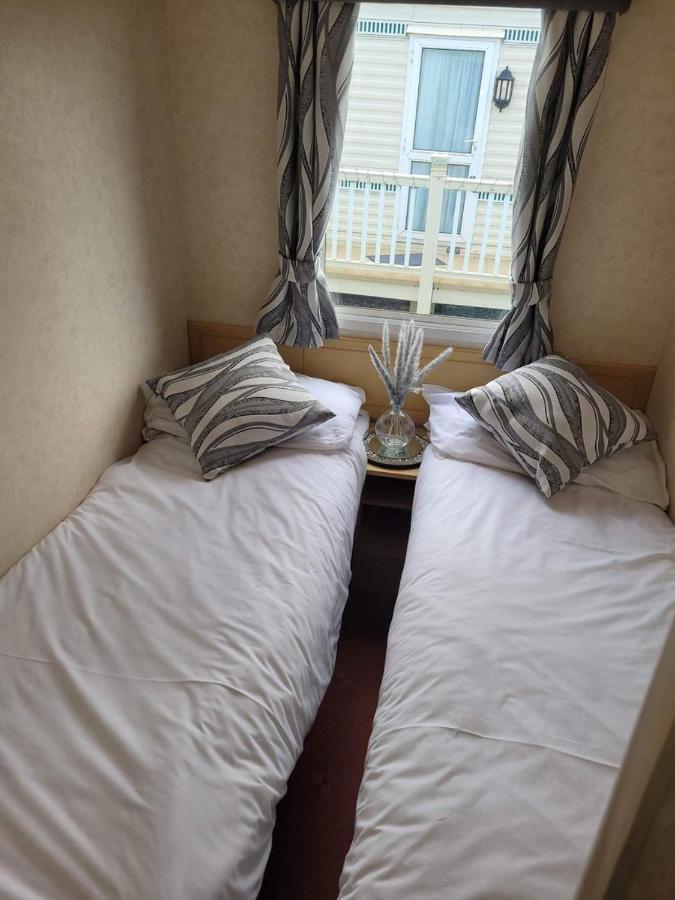 V13 - Golden Anchor, Pet Friendly, Wifi And Close To The - Meadow Lakes Caravan & Hire * Chapel Saint Leonards