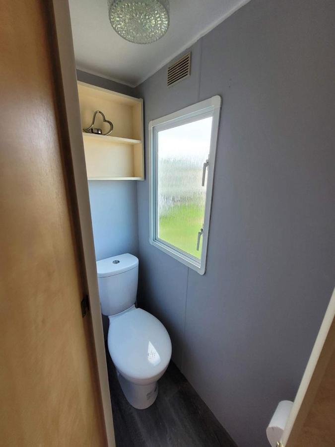 V13 - Golden Anchor, Pet Friendly, Wifi And Close To The - Meadow Lakes Caravan & Hire *
